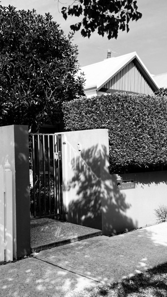 Portão de ferro residencial, foto ilustrativa